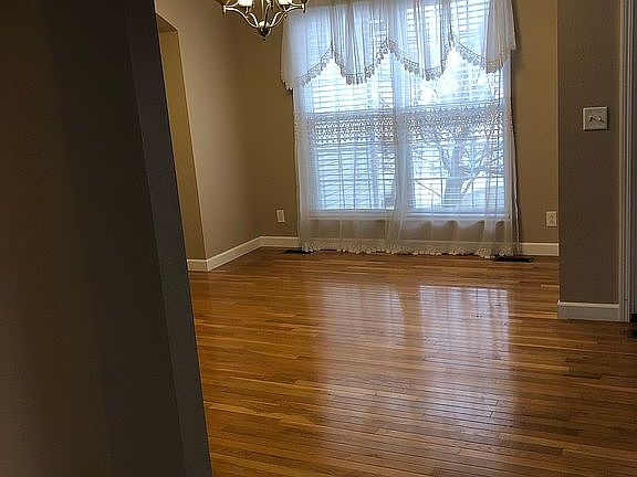 3rd image of 1222 Larkspur Dr