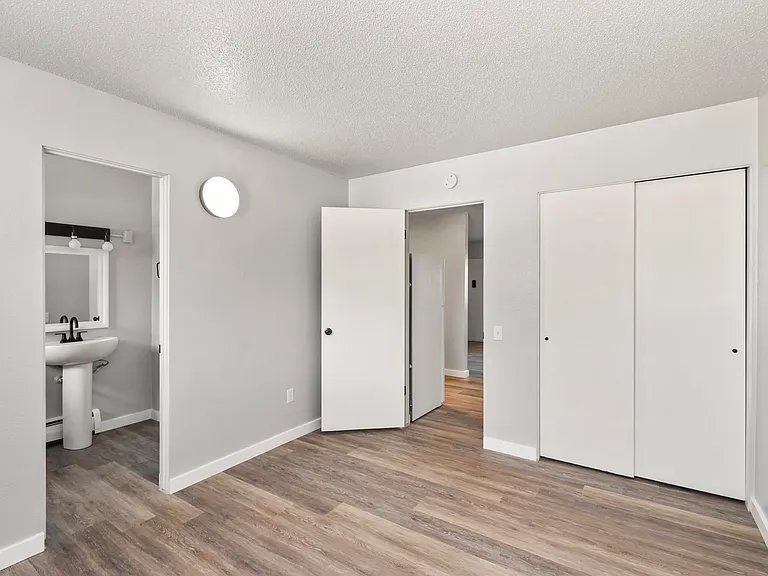 Summit View Apartments — Photo 33