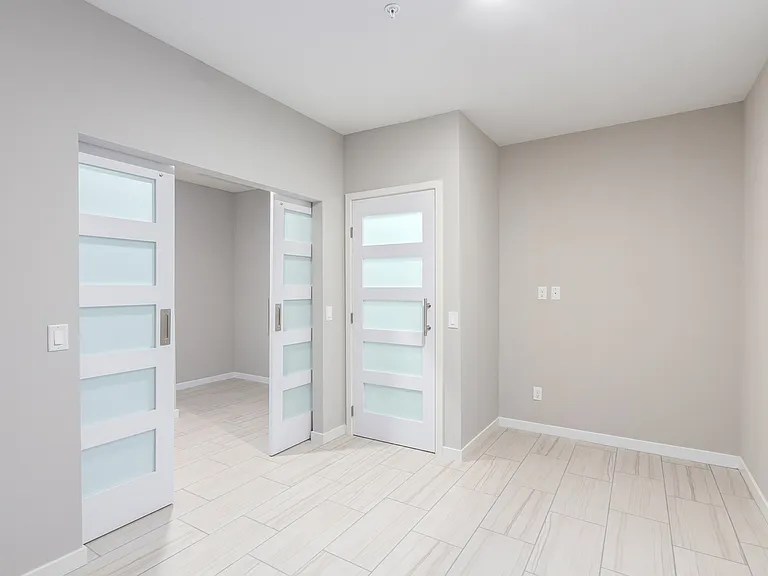 2134 W Harmont Dr — Photo 6