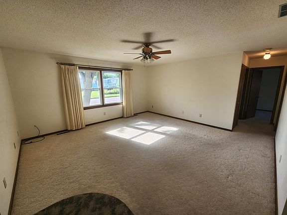 3rd image of 408 N Everett St APT 1