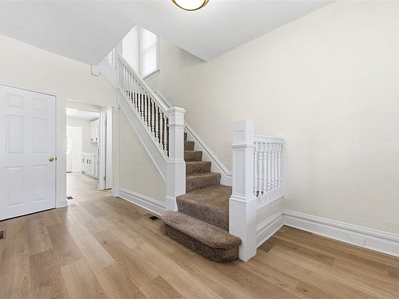 3rd image of 517 Hulton St