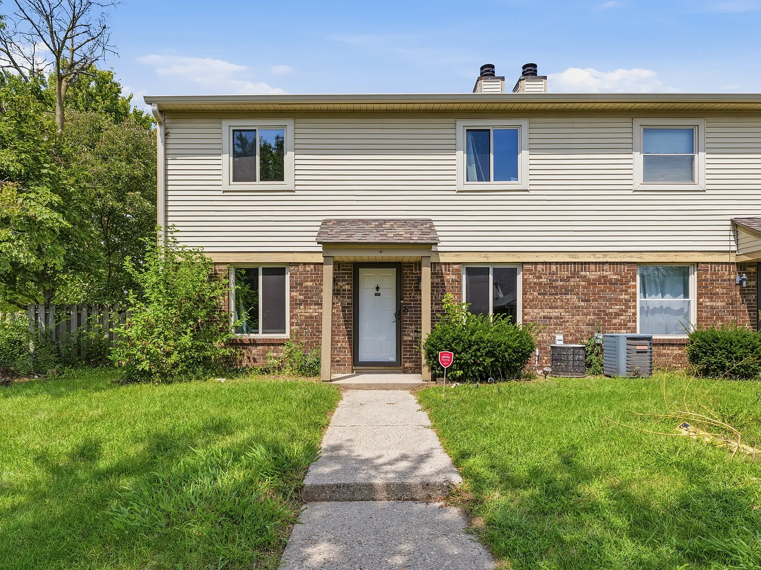 3 bed, 1.5 bath, 1404 sqft, $1,700 — Photo 1