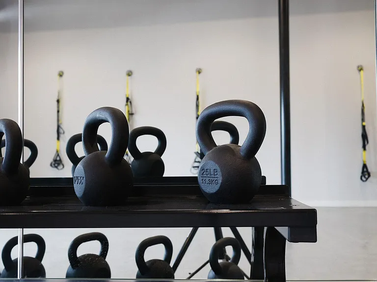 24/7 fitness center - Weight Room