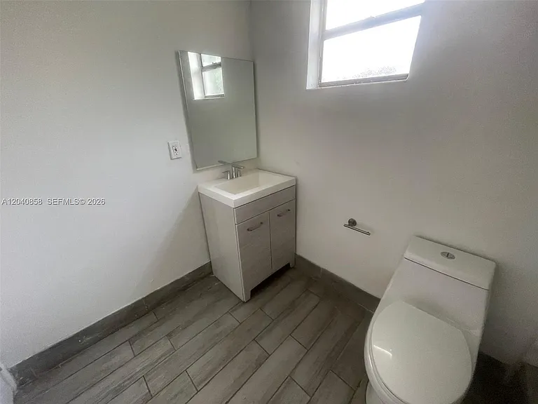 1865 NW 16th St #1 — Photo 6