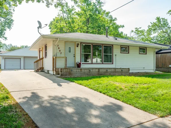 2607 E 39th St, Des Moines, IA 50317