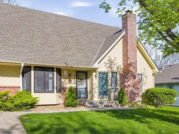158 SW Robin Rd, Lees Summit, MO 64063