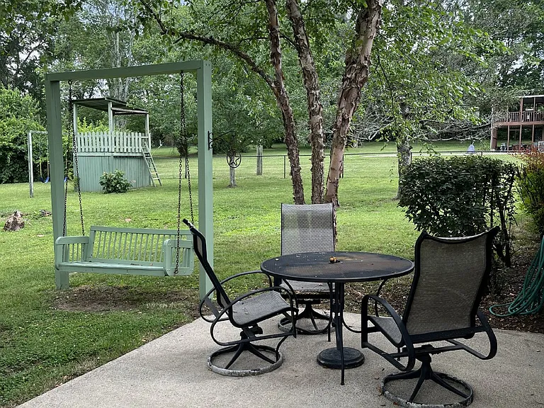 810 Davis Dr — Photo 28