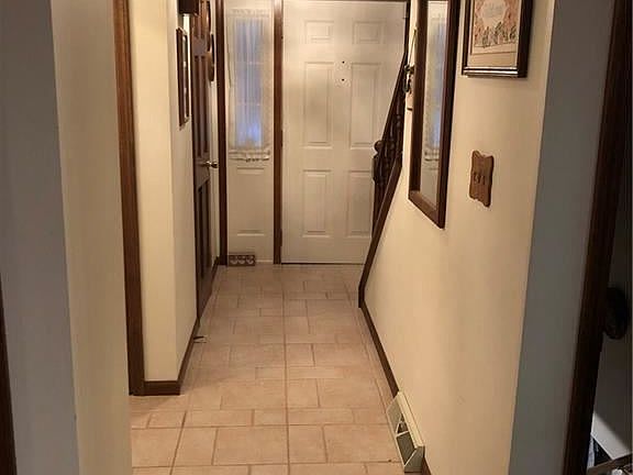 4th image of 467 Woodside Ct