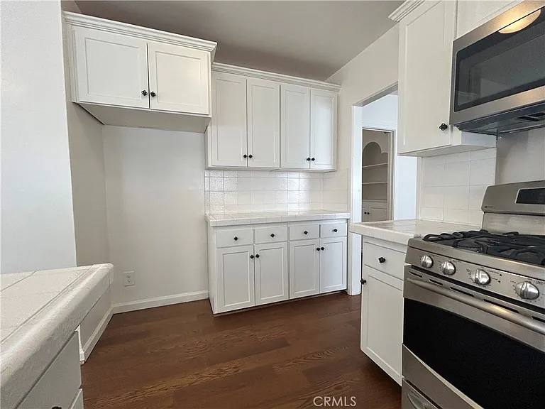 214 E Stocker St — Photo 28