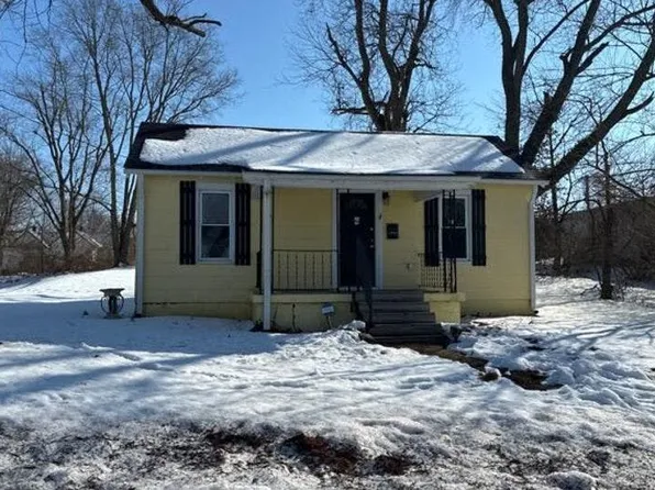 111 Spring Grove Ave, Salem, IN 47167