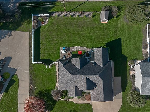 4th image of 320 Ridgeview Cir