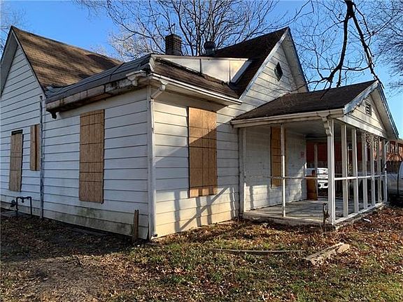 2nd image of 1415 S Ash Ave