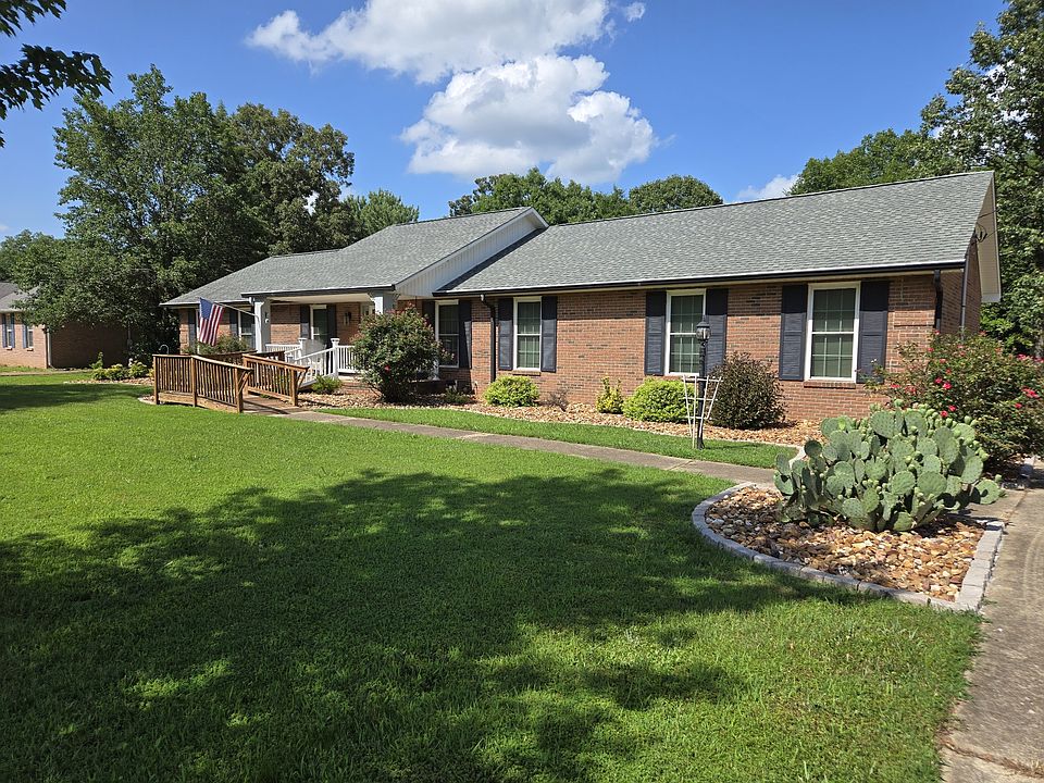 1st image of 415 River Oaks Dr