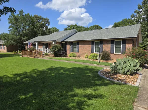 415 River Oaks Dr, New Johnsonville, TN 37134