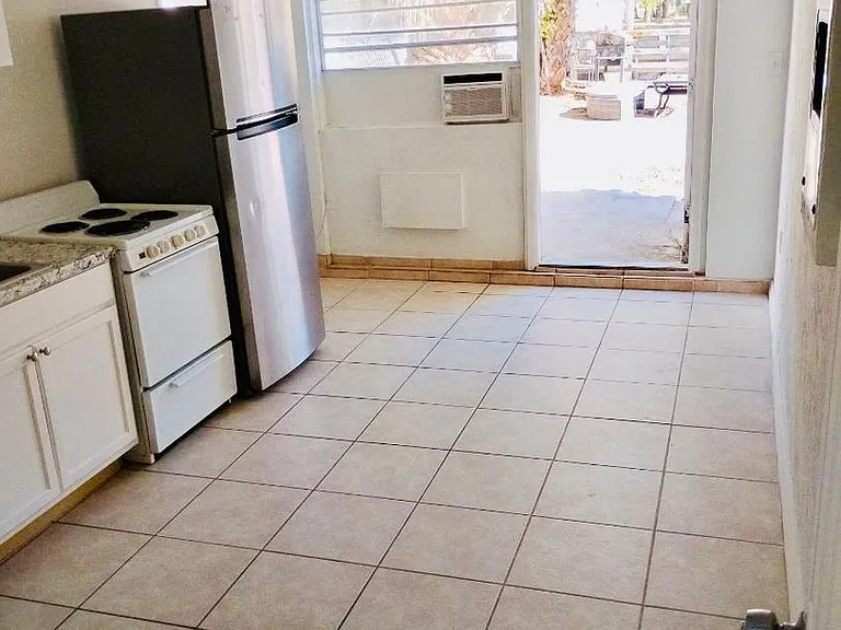 5038 & 5040 S Ridgewood Ave — Photo 12