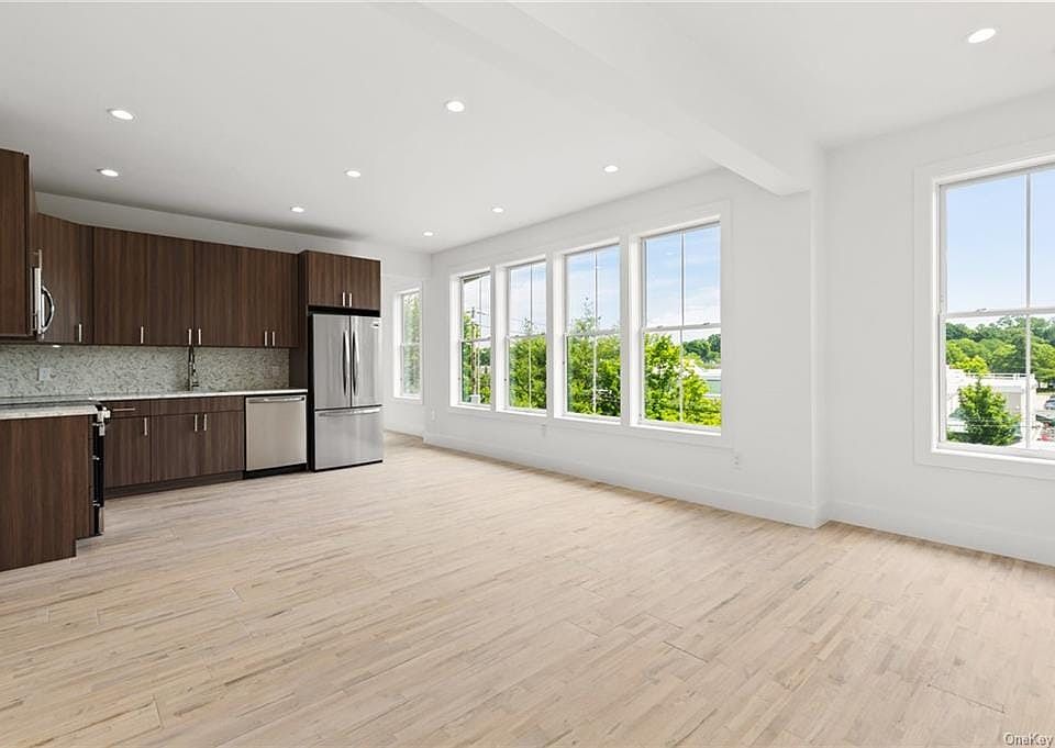 1st image of 385 Kear St #2C