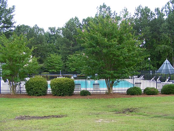 Large neighborhood pool!