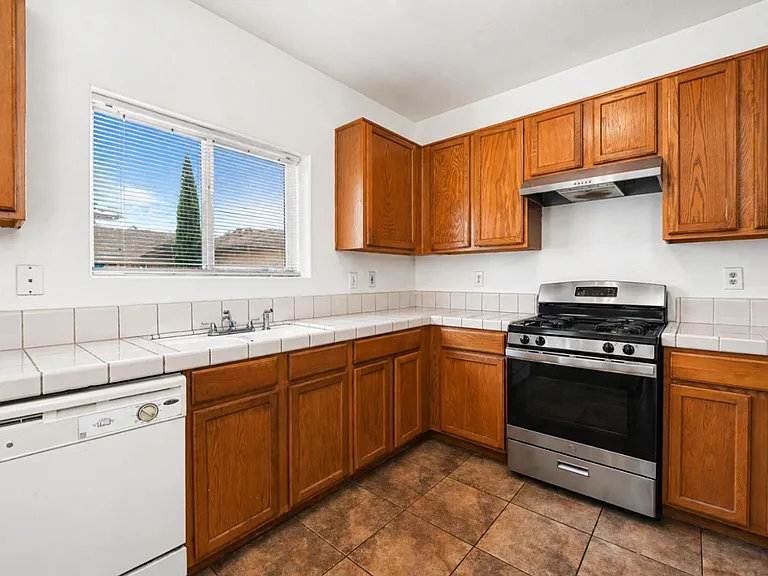 4426 Valpariso Way — Photo 4