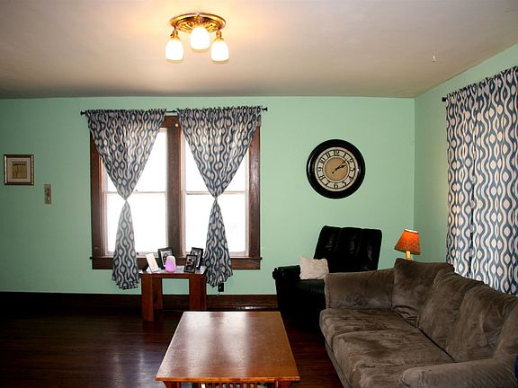 3rd image of 506 W Van Buren St