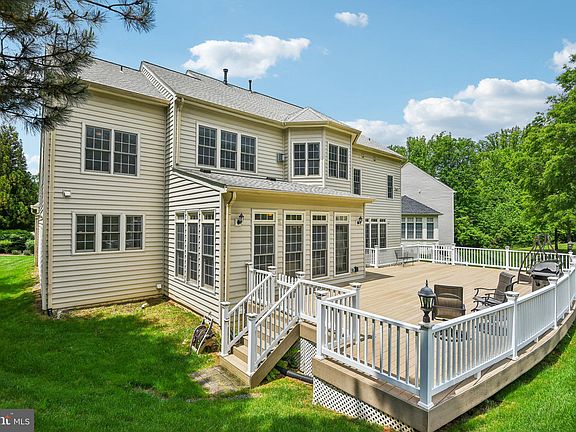 3rd image of 5273 Meadow Estates Dr