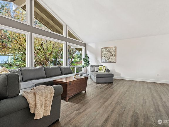 5th image of 361 E Lakeland Drive