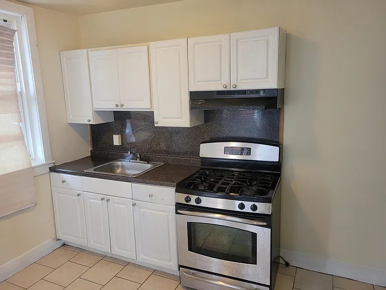 4911 N Franklin St — Photo 2