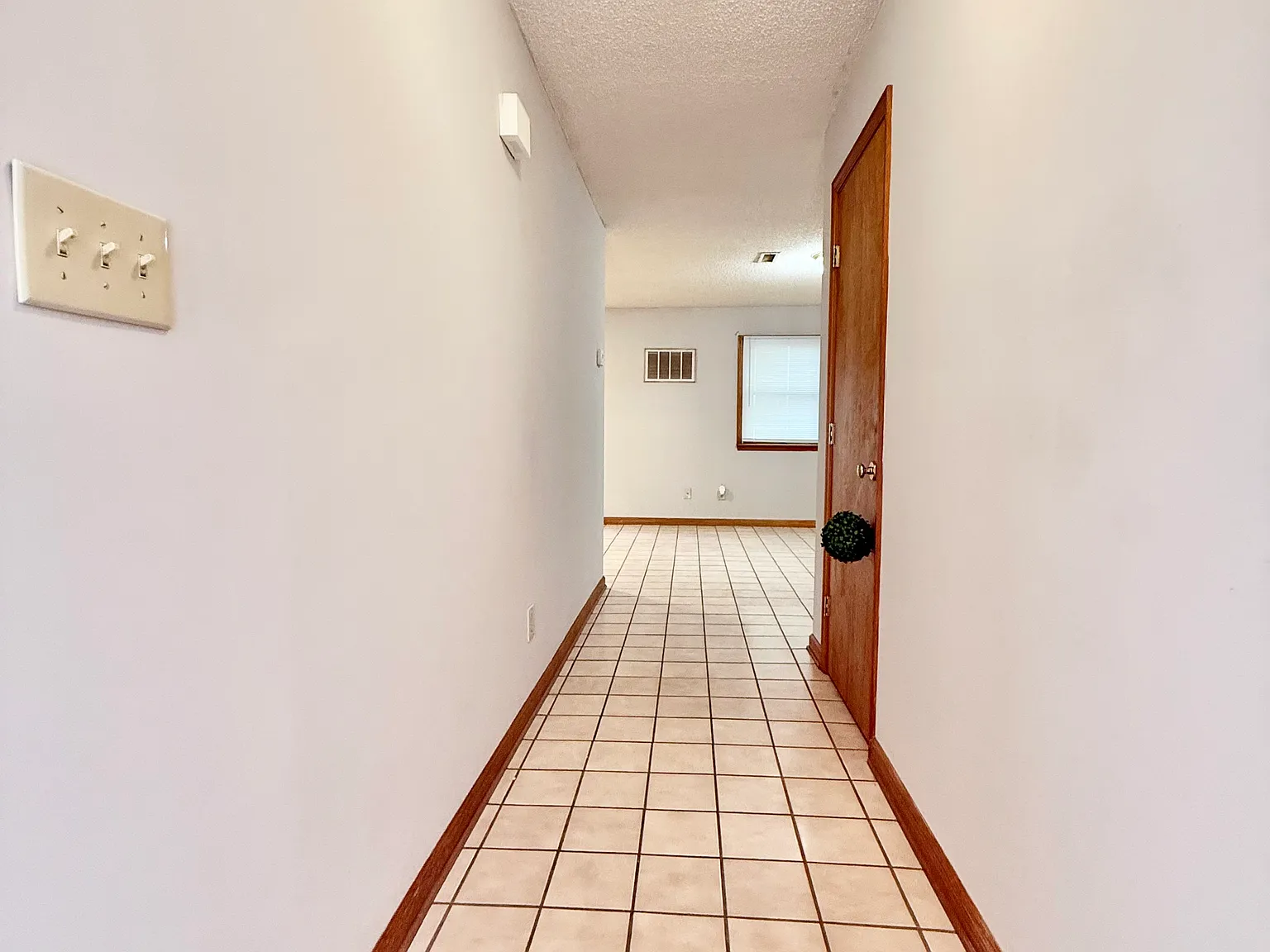 103 Mountain View Dr — Photo 2