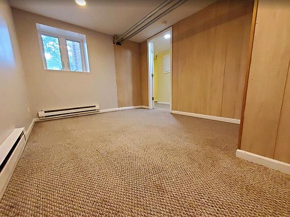 5th image of 4837 N Hamlin Ave #Basement