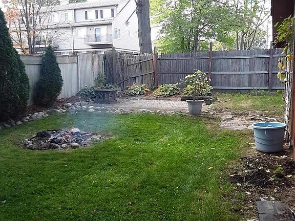 5th image of 1456 Oakshade St