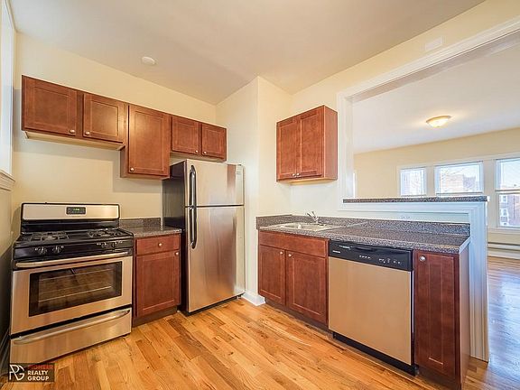 3rd image of 4421 N Wolcott Ave #4423B1