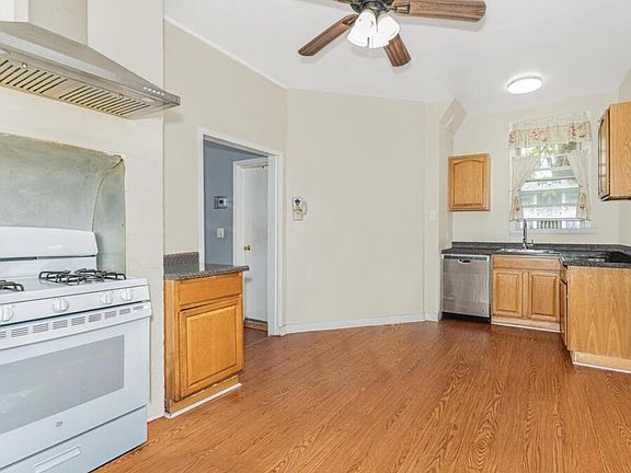 5th image of 488 Warburton Ave #1