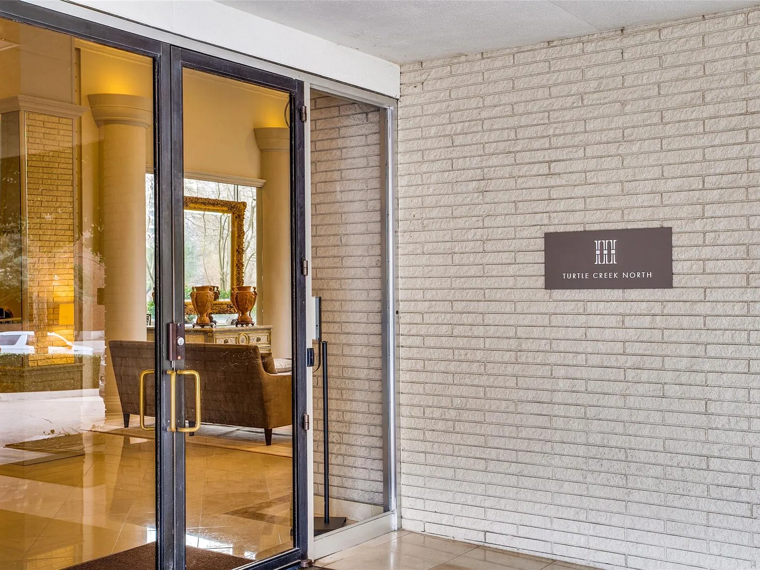 1 bed, 832 sqft, $2,200 — Photo 3