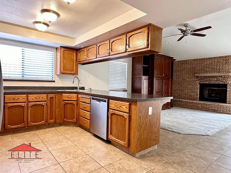 228 Yellowstone Pl — Photo 7