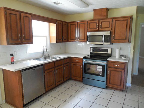 4th image of 411 Lee Road 2041