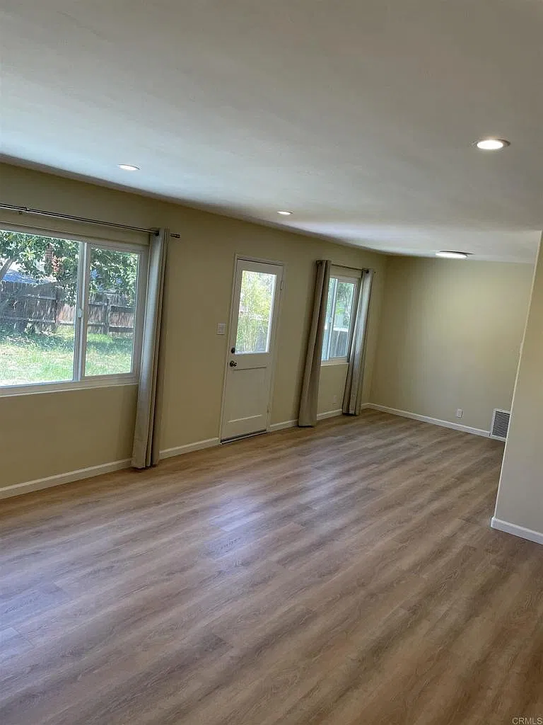 3 bed, 1180 sqft, $3,200 — Photo 2