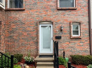 18689 Jamestown Cir, Northville, MI 48168
