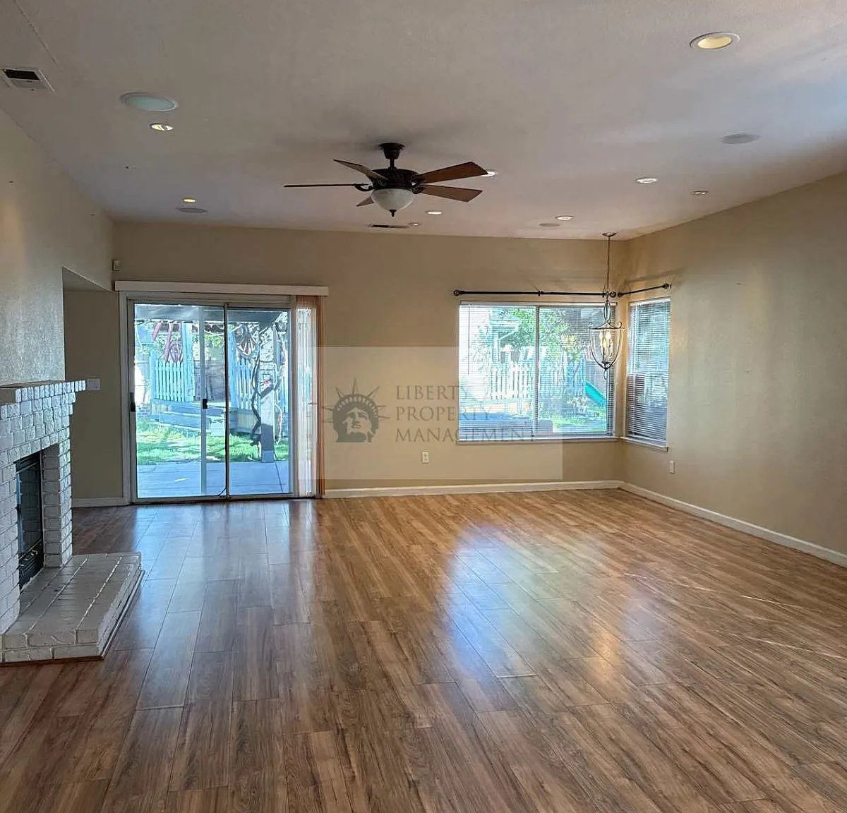4 bed, 1836 sqft, $2,450 — Photo 3