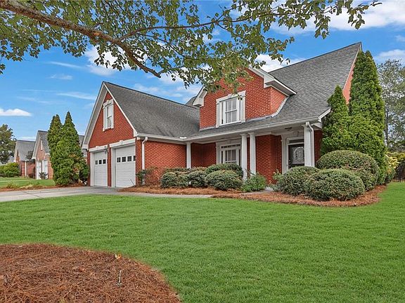 2nd image of 925 Windsor Place Cir