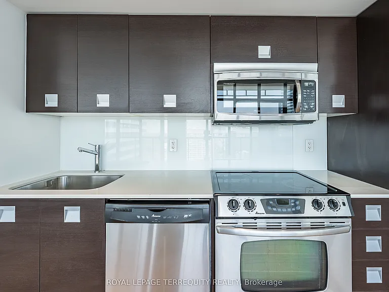 33 Charles St E #4008 — Photo 4
