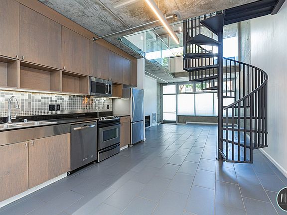 3rd image of 855 Folsom St APT 102