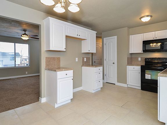 5th image of 3285 W Danube Dr
