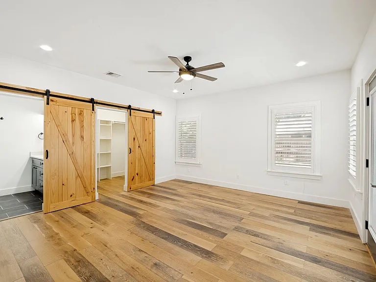 737 E Magnolia Ave — Photo 9