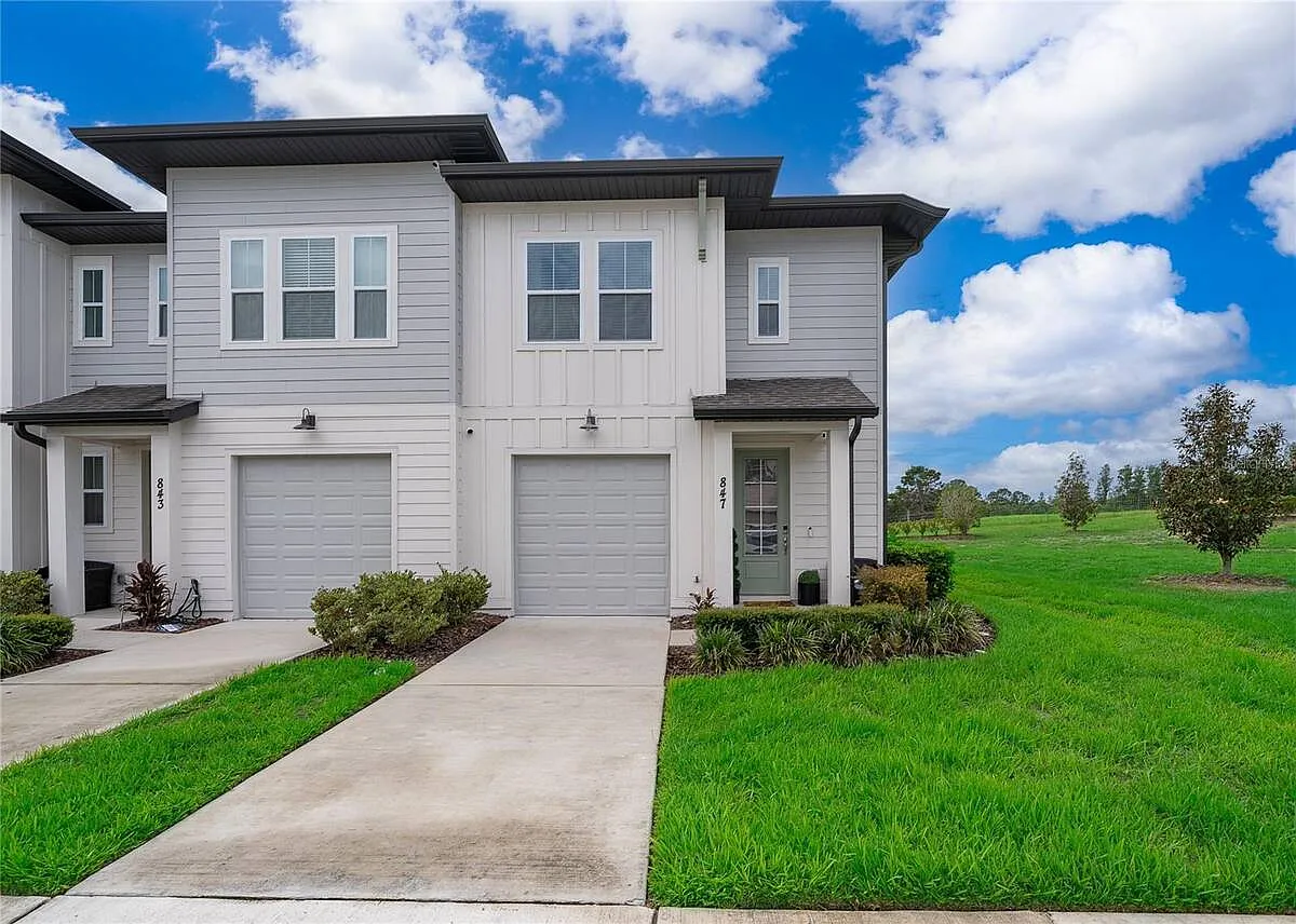 3 bed, 2.5 bath, 1580 sqft, $2,395 — Photo 1