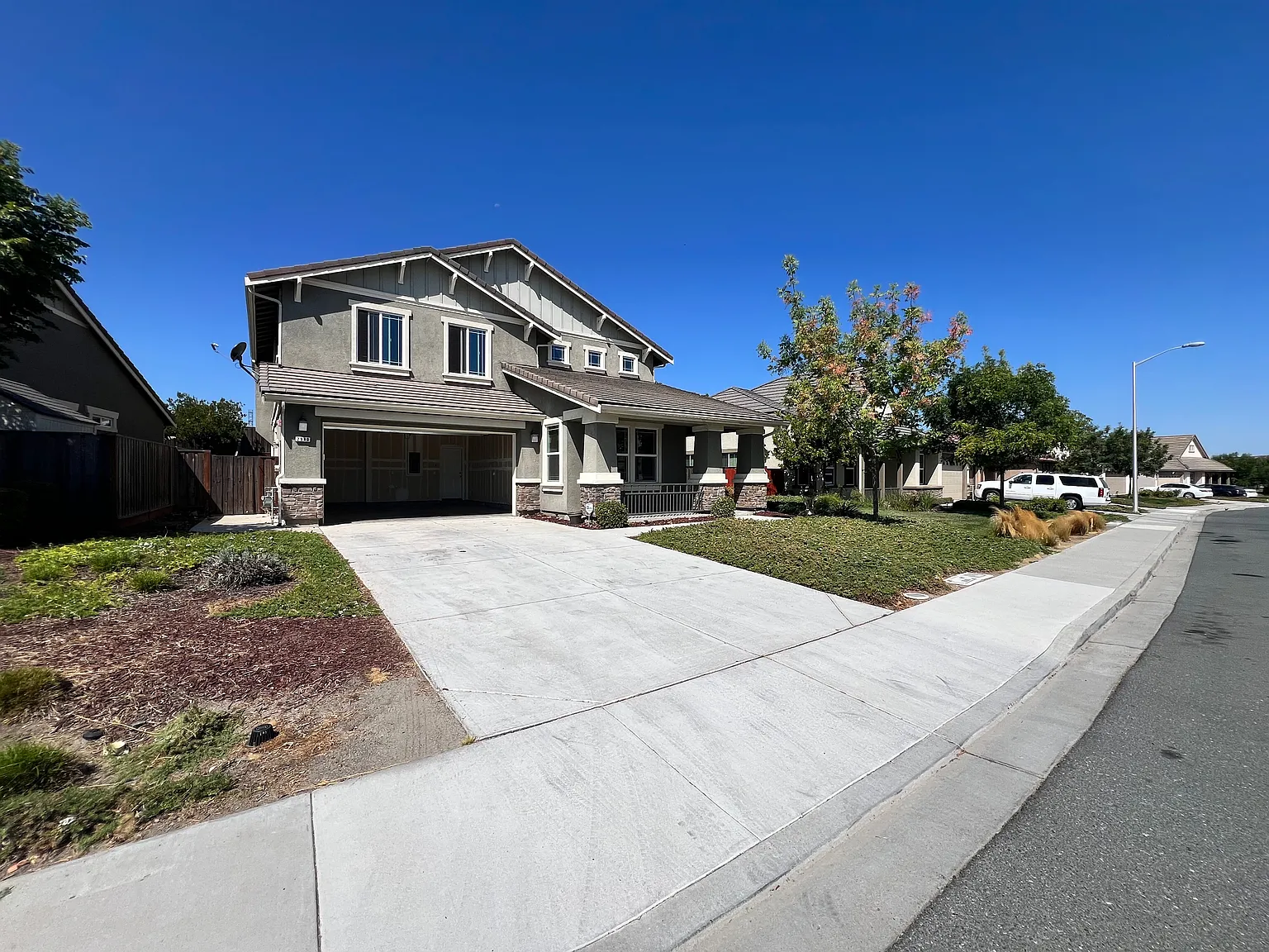 5 bed, 3011 sqft, $4,000 — Photo 1