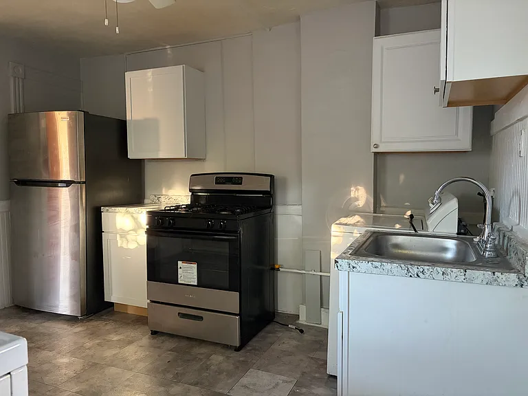 30 Canal St #2R — Photo 5