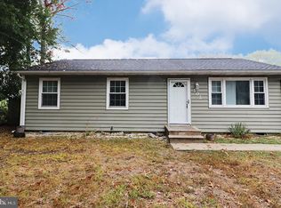 102 Lighthouse Dr, Waretown, NJ 08758