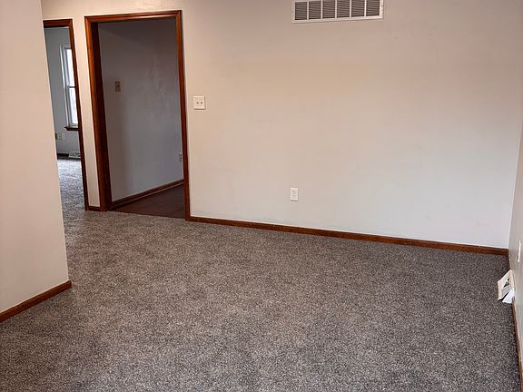 5th image of 8417 E 170th St