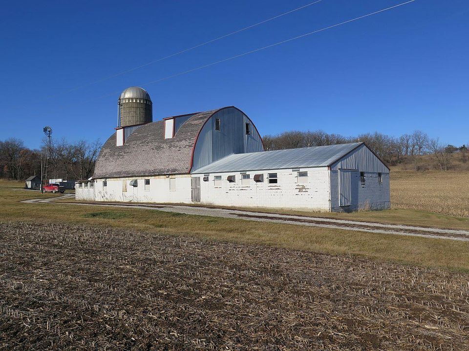 3821 Locust Rd, Decorah, IA 52101 Zillow