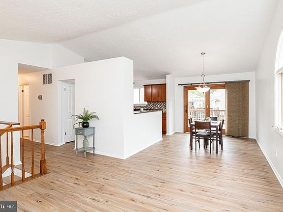 3rd image of 53 Jamar Dr