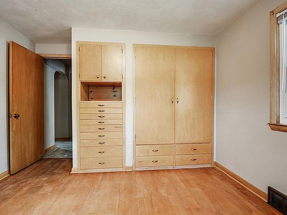 Built in's for the bedroom to maximize space